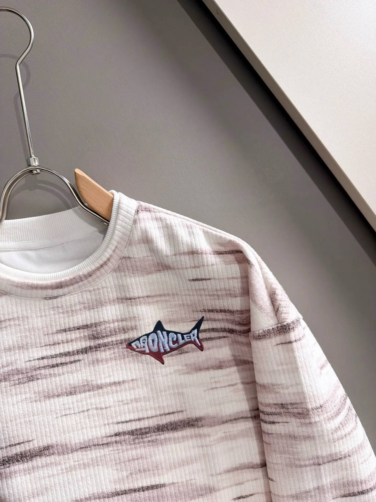 Meng Mouth 2026 long-sleeved sweatshirts for men and women Same Style. Many stars have the same style, the top original version. Feel free to compare🆚The fabric is custom-dyed and lightly sprayed and distressed. The fabric, material, and details are consistent with the original version. Special cotton and linen fabrics are used. The fabric cost is extremely expensive. It is twice as expensive as pure cotton materials. We will do better at all costs. Three standards are complete. The comparison between non-market products and our fabrics is very different. We only make the top version! Size: M-3XL
